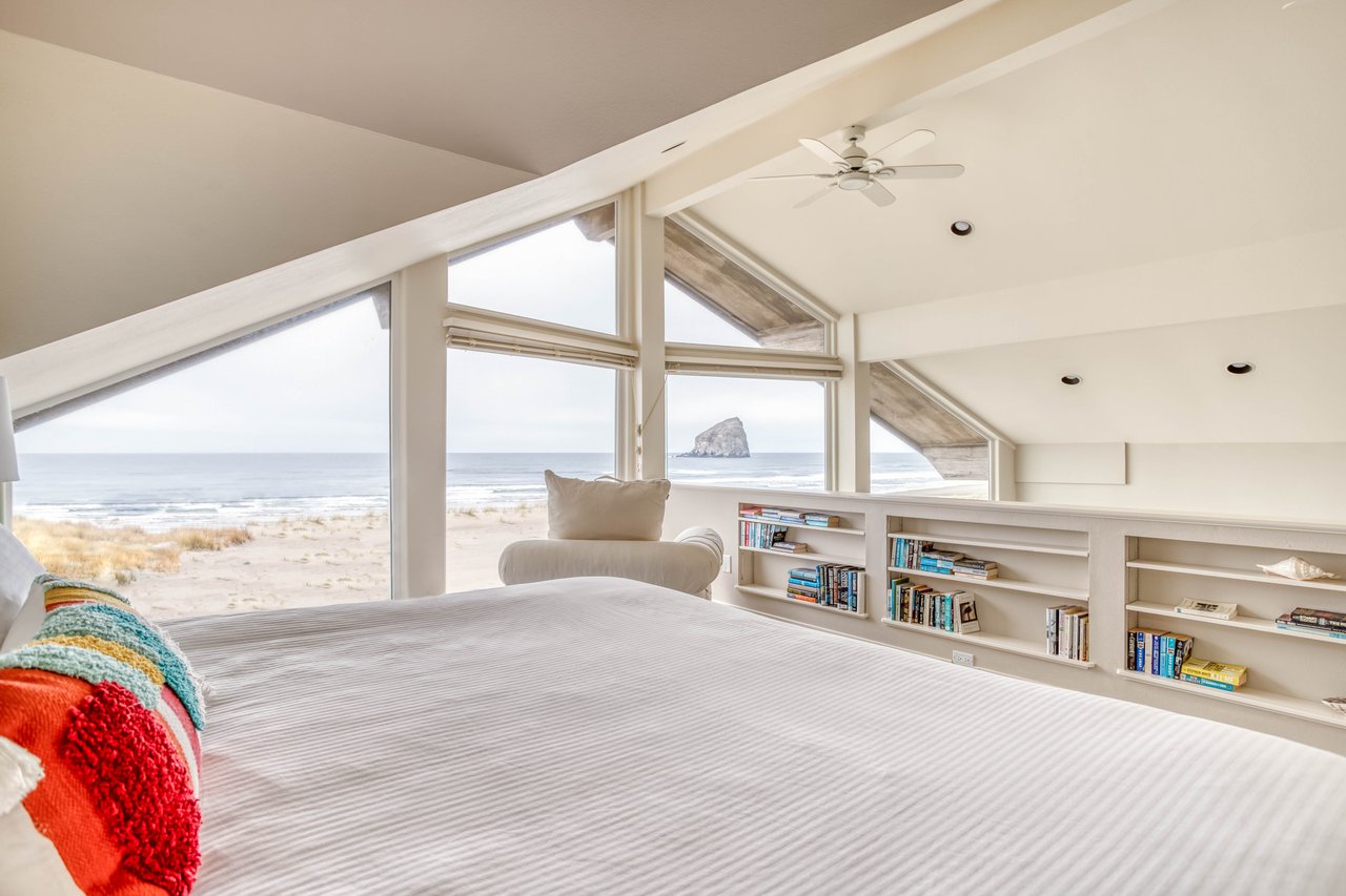 Loft/ bedroom view sea