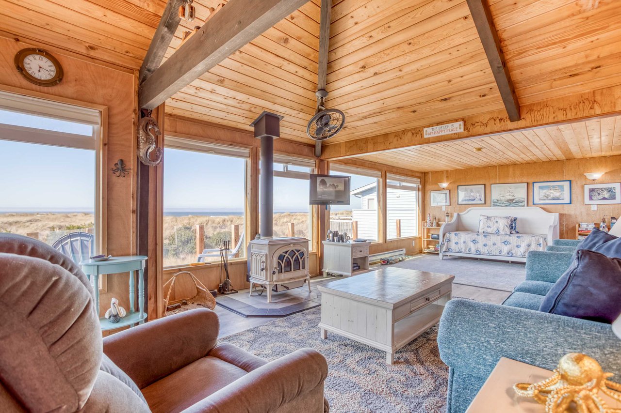 Living Room with fireplace