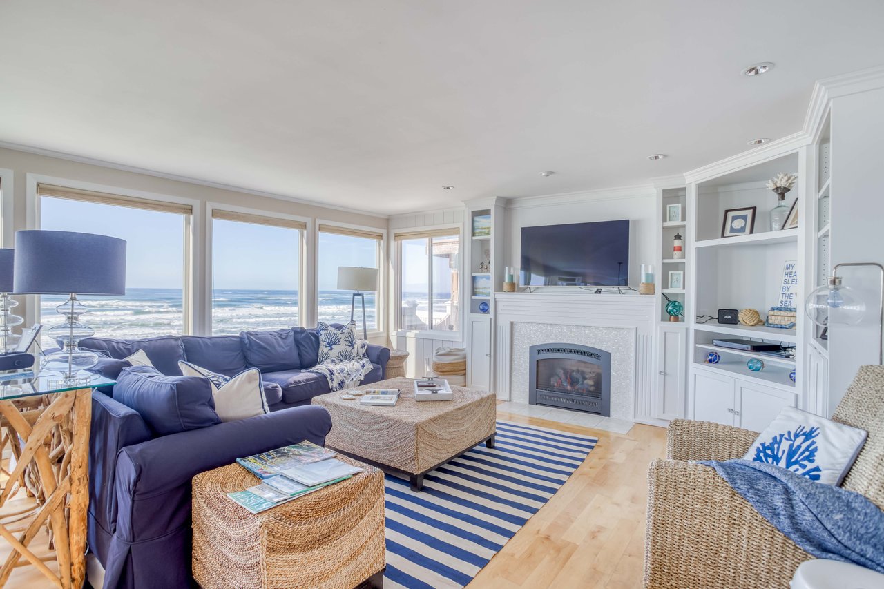 Living with fireplace