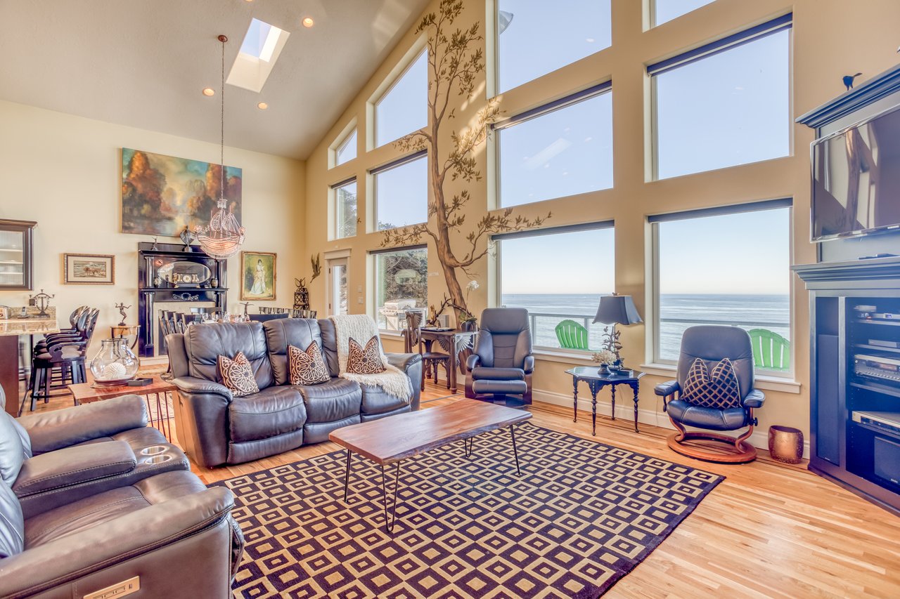 Liivng with huge windows