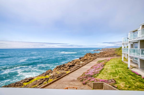 Whale Watcher's Getaway -112